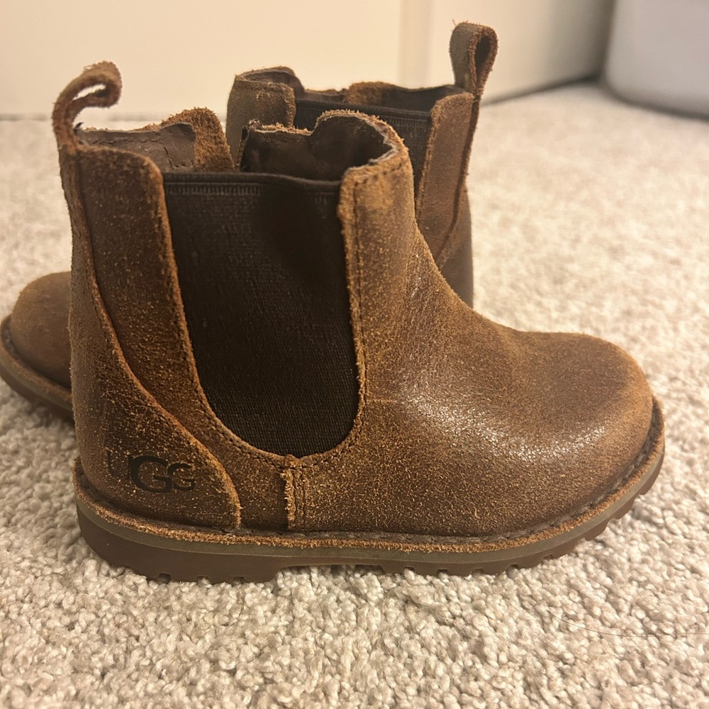 UGG Kids Callum Suede Brown Boots - size 7